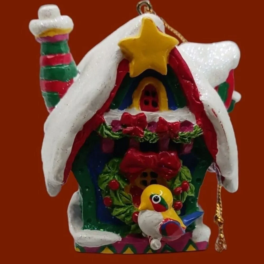 Christmas greeting ornament birdhouse
